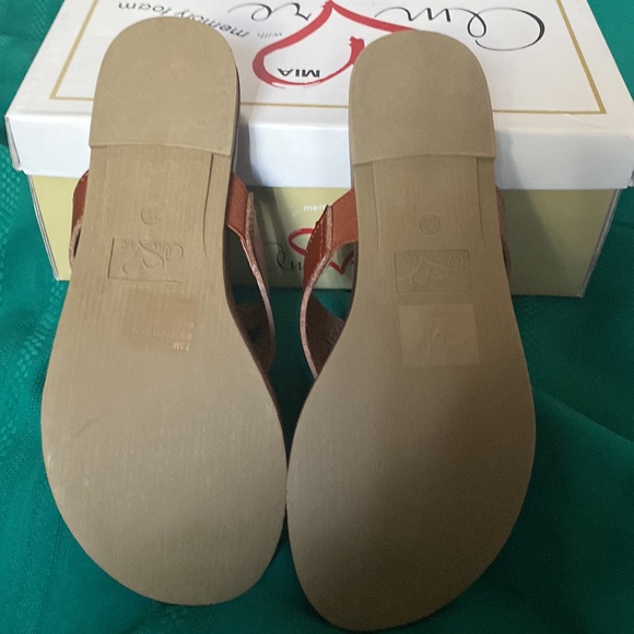 Shoes - Picture 2 of 8